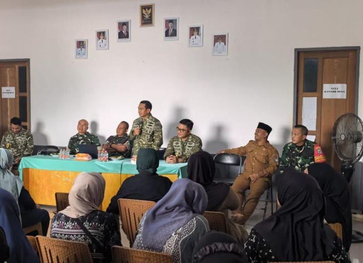 Photo of Garda Depan Cegah Bencana: Pasis Sesko TNI Edukasi Warga Kubu Raya Tentang Bahaya Karhutla