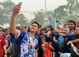 Photo of Anthony Ginting Jadi Idola di Pontianak, Penonton Rela Menunggu Demi Foto Bersama