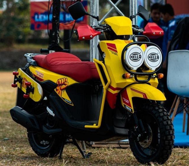 Ribuan Warga Meriahkan Karnaval Gear Ultima Yamaha di Purwokerto