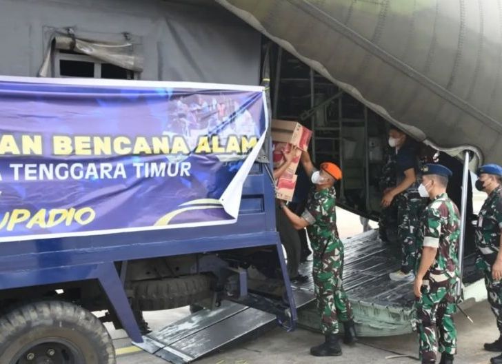 Photo of Lanud Supadio Bergerak, Bantuan Kemanusiaan Dikirim ke NTT