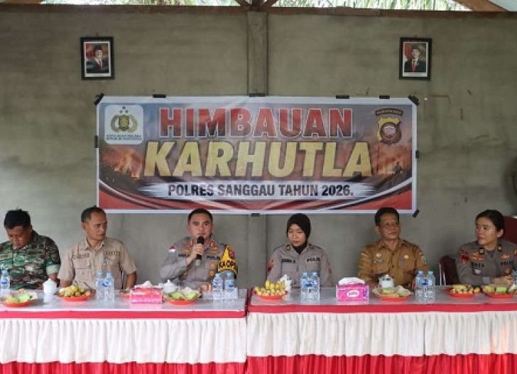Photo of Kapolres Sanggau dan Tim Lemdiklat Polri Edukasi Warga Sebarra, Ajak Tunda Bakar Lahan Saat Kemarau