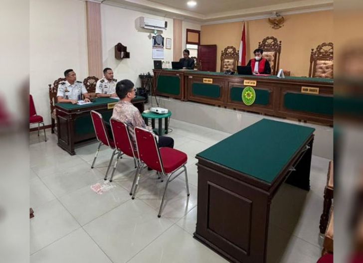 Photo of Paspor Diminta Petugas, WNA Ini Tak Bisa Menunjukkannya: Berujung Sidang di PN Mempawah