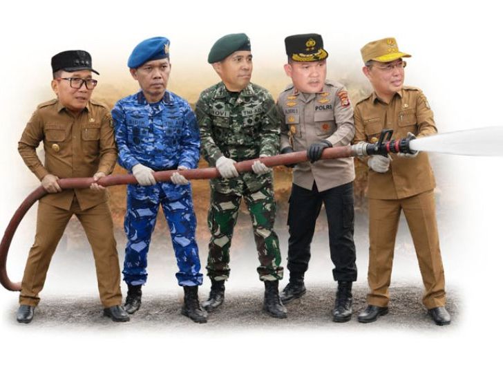 Photo of Gubernur Ajak Semua Unsur Bersatu Tanggulangi Karhutla, Mabes TNI Kerahkan Ribuan Personel dan Alutsista, Pertamina-Hiswana Migas Siapkan Dukungan Penanganan
