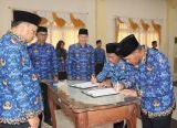 Photo of Berlangsung Khitmad, Kakanwil Kemenag Kalbar Lantik Kepala Madrasah, Kepala KUA, dan Pranata Keuangan APBN