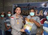 Photo of 30 Karung Beras untuk Warga Semajau, Bentuk Kepedulian Polres Sanggau di Tengah Dampak Karhutla