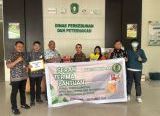 Photo of Mukti Plantation Salurkan Bantuan 100 Karung Beras dan 85 Dus Mie Instan ke Posko Karhutla