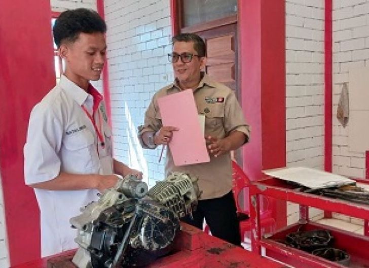 Photo of Sukses Gelar UKK Berkat Dukungan Astra Motor Kalbar, SMKS Bahtera Jagoy Babang Cetak Lulusan Terbaik