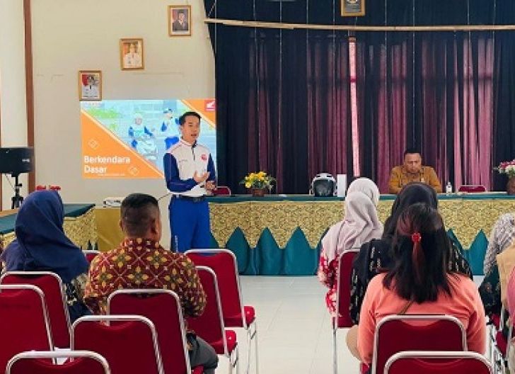 Photo of Tingkatkan Cari aman bagi Aparatur, Asmo Kalbar Sosialisasi SR di Kantor Camat Kuala Mandor B
