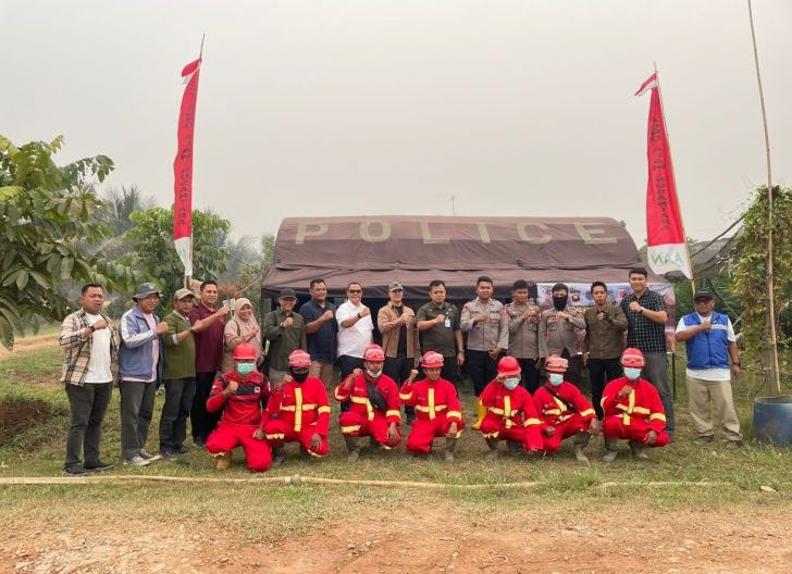 Photo of Sidak 288 Hotspot, Disbun Kalbar Pastikan Konsesi PT AAN Aman dari Karhutla
