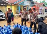 Photo of Hadapi Kemarau, Polsek Tayan Hilir dan Korbrimob Bangun Sumur Bor hingga Salurkan Air Bersih ke Warga
