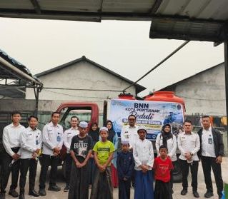 Kemarau Panjang, BNN Kota Pontianak Turun Tangan Salurkan Air Bersih untuk Santri