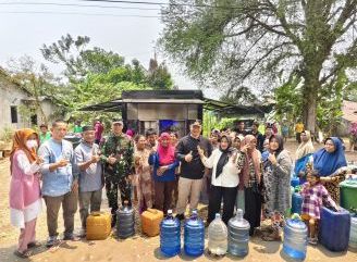 Bupati dan Dandim 1203 Ketapang Salurkan Air Siap Minum untuk Warga Terdampak Kekeringan