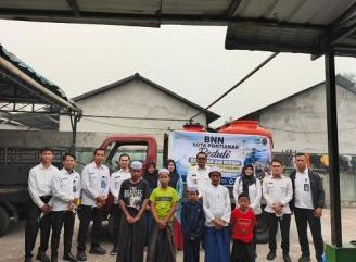 Kemarau Panjang, BNN Kota Pontianak Turun Tangan Salurkan Air Bersih untuk Santri
