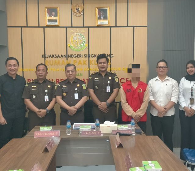 Kejari Singkawang Selesaikan Dua Perkara Dengan Restoratif Justice