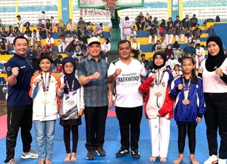 Photo of Piala Gubernur Kalbar Super Champ Taekwondo 2026 Berlangsung Semarak, Ria Norsan: Bidik Bibit Atlet Nasional dari Bumi Khatulistiwa