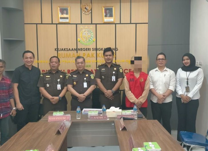 Photo of Kejari Singkawang Selesaikan Dua Perkara Dengan Restoratif Justice