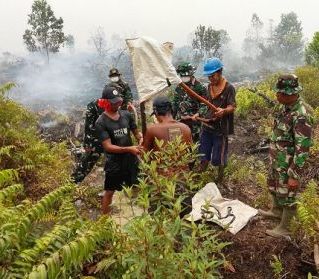 Kodim 1202/Singkawang dan Pengusaha SPBU Bangun Sumur Bor di Sungai Rasau