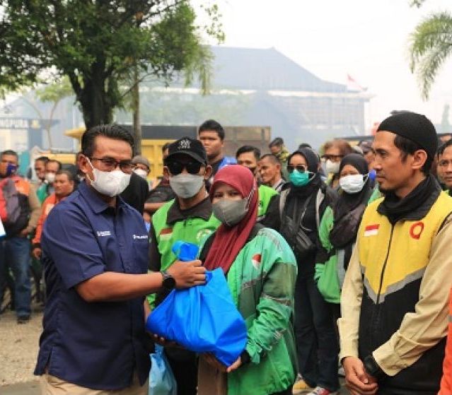 Insan Maritim Bagikan 5.000 Masker dan Sembako untuk Warga Pontianak