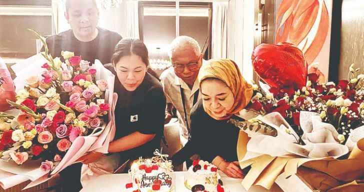 Bersama Rama dan Putri OSO dan Serviaty Rayakan 53 Tahun Pernikahan Sederhana, Di Tengah Pengobatan di Singapura