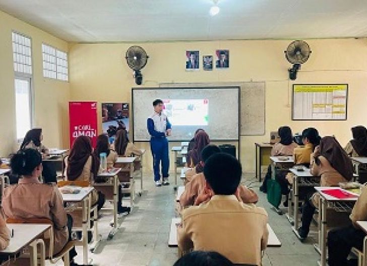 Photo of Astra Motor Kalbar Kampanyekan Etika Berkendara di Jalan Raya, Pelajar SMKN 7 Pontianak Semangat Cari Aman