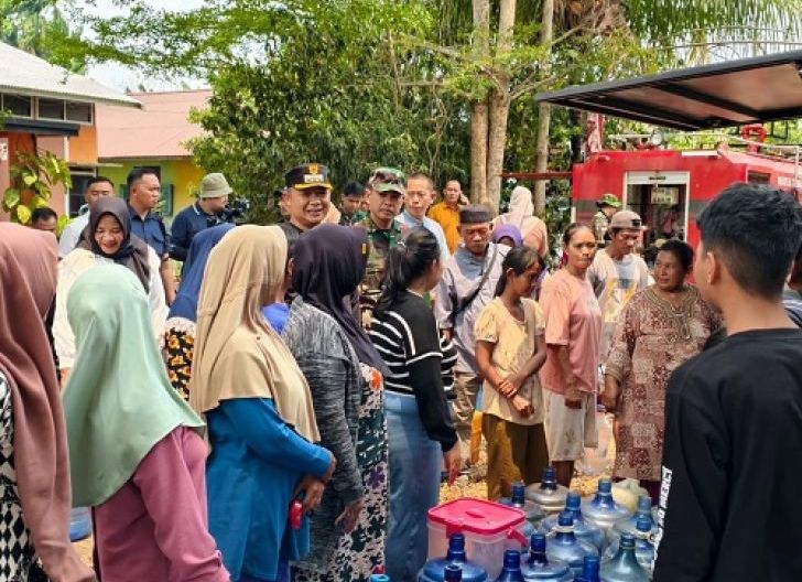 Photo of Bantuan Air Siap Minum untuk Warga Sungai Awan Kanan