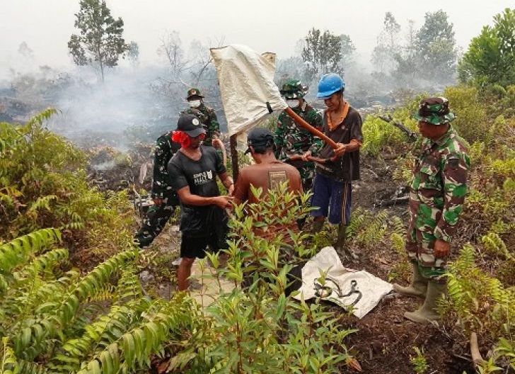 Photo of Kodim 1202/Singkawang dan Pengusaha SPBU Bangun Sumur Bor di Sungai Rasau