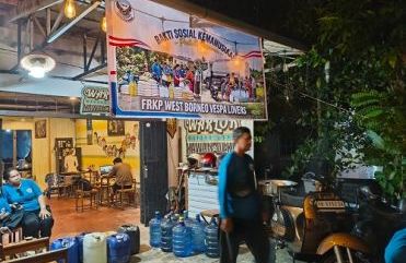 Kemarau Mengeringkan Kampung, Anak Vespa Mengalirkan Air Bersih dan Harapan: Tiga Hari FRKP West Borneo Vespa Lovers Bergerak Membantu Warga yang Kesulitan di Tengah Kekeringan Ancaman Karhutla