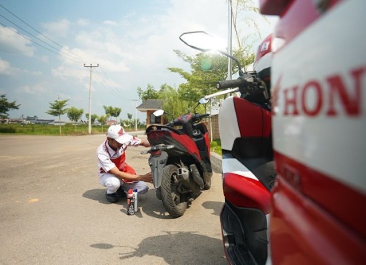 Photo of Astra Motor Kalbar Berikan Solusi Gangguan Kendaraan di Jalan Raya Lewat Layanan Darurat dan Servis Kunjung Honda Care
