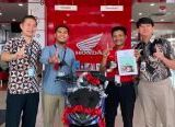 Photo of Dimas Heriansyah Juara 1 Nasional Kategori Delivery Man, Astra Motor Kalbar Borong Prestasi di KLHN 2026