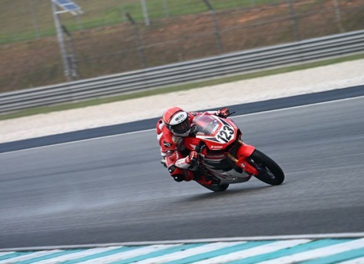 Photo of Ramadhipa Tembus Enam Besar Moto3 Junior, Raih Posisi Terbaik usai Terkencang di FP Valencia