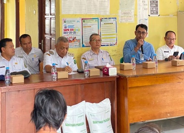 Photo of Bulog Singkawang Salurkan Bantuan Beras Untuk 27.825 KPM di Bengkayang