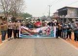 Photo of Cegah Dampak Kabut Asap, Forkopincam Toba dan PT Antam Bagikan 2.000 Masker