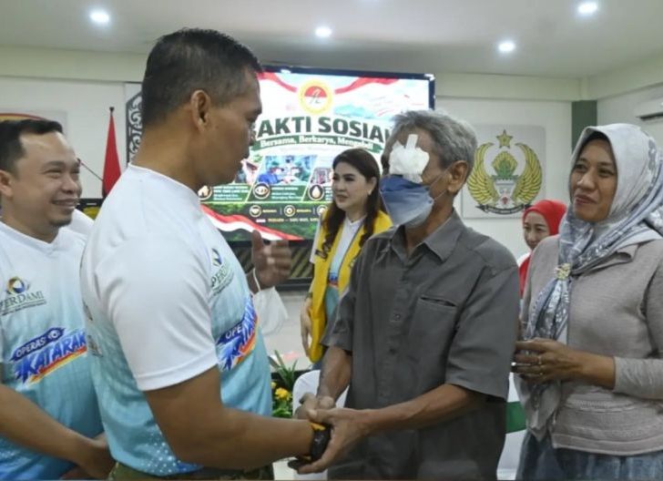 Photo of Lanud Supadio Turut Ambil Bagian, 19 Pasien Jalani Operasi Katarak Gratis pada Bakes HUT ke-81 TNI di Kalbar