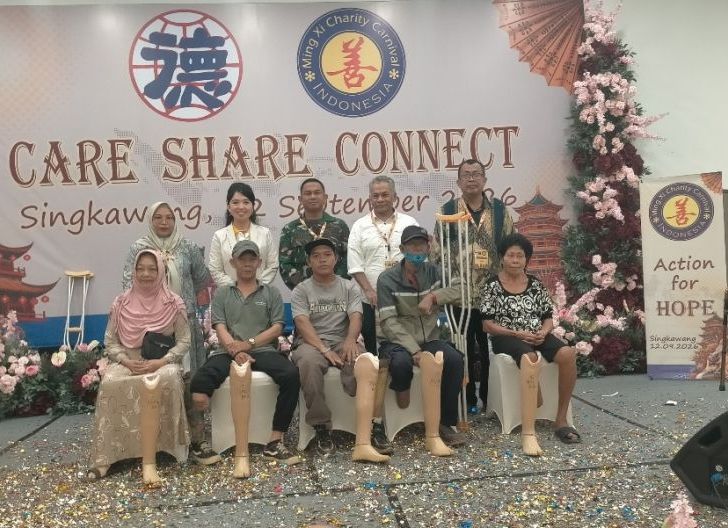 Photo of Belasan Yayasan Indonesia-Malaysia Gelar Baksos di Singkawang
