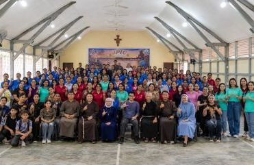 Bruder Steph Ceritakan Pengalaman FRKP Dampingi Kasus Narkoba, Ajak Umat dan Tokoh Adat Bersatu Selamatkan Generasi saat jadi Pembicara Seminar JPIC Kapusin di Paroki Gembala Yang Baik Kuala Dua