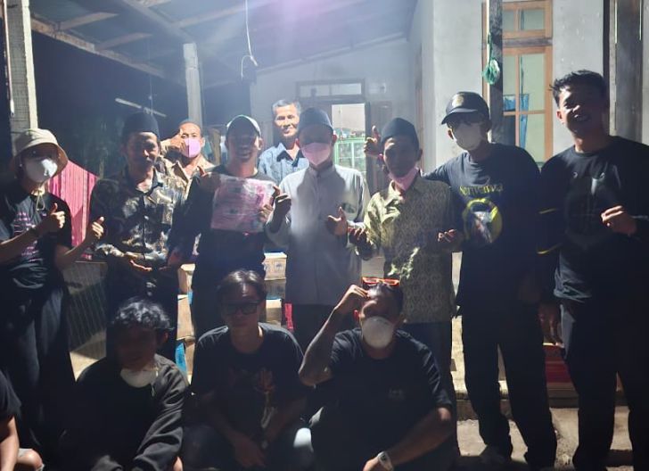 Photo of Masa Kalbar Bersama Sound Of Earth dan Books for Borneo Salurkan Dukungan untuk MPA dan Relawan Karhutla di Kubu Raya