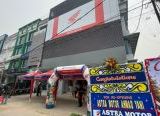 Photo of Tampil dengan Konsep Baru, Re-Opening Astra Motor Ahmad Yani Pontianak Tebar Servis Gratis untuk 500 Motor
