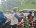 YBM PLN UID Kalbar dan Aliansi Masyarakat Melayu Bagikan Ribuan Masker, Peduli Warga Terdampak Kabut Asap