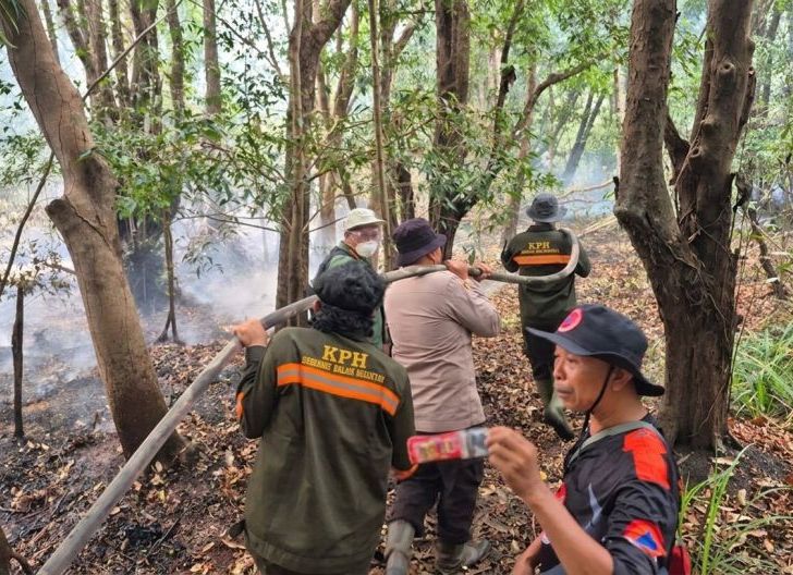 Photo of Hari Keenam, Tim Gabungan Percepat Penanganan Karhutla di Tayan Hilir