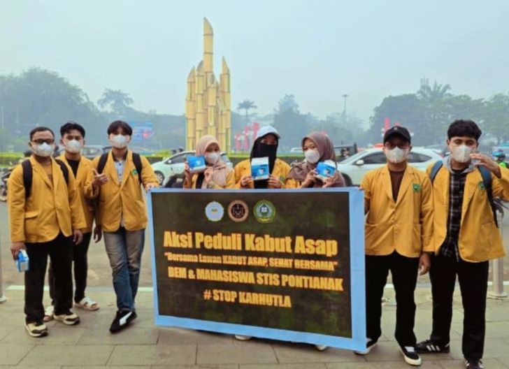 Photo of BEM dan Mahasiswa STIS Syarif Abdurrahman Pontianak Gelar Aksi Peduli Kabut Asap