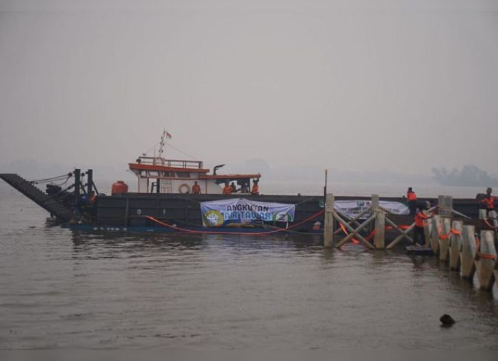 Photo of Pemkot Pontianak Datangkan 1,1 Juta Liter Air Tawar dari Terentang, Hadapi Intrusi Air Laut