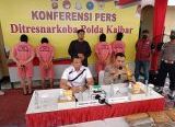 Photo of Polisi Bekuk Empat Pengedar Narkoba Jaringan Internasional