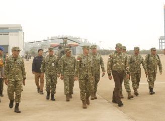 Perkuat Pemadaman Karhutla Kalbar, Pangdam XII/Tpr Dampingi Menhan Cek Helikopter Chinook Bantuan Jepang