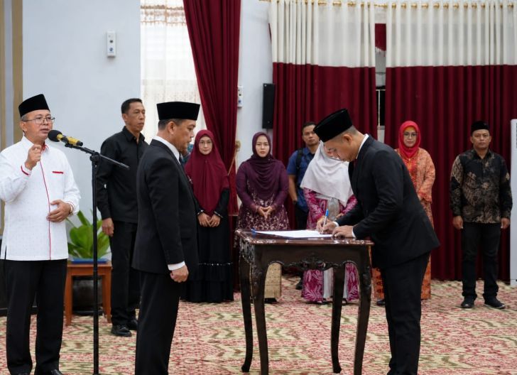 Photo of Soroti Dugaan Ijazah Palsu Pimpinan BAZNAS Kalbar, Prof Syarif: Sangat Memalukan Dunia Pendidikan dan Lembaga Keagamaan, Tim Seleksi Diminta Tak Luput dari Evaluasi
