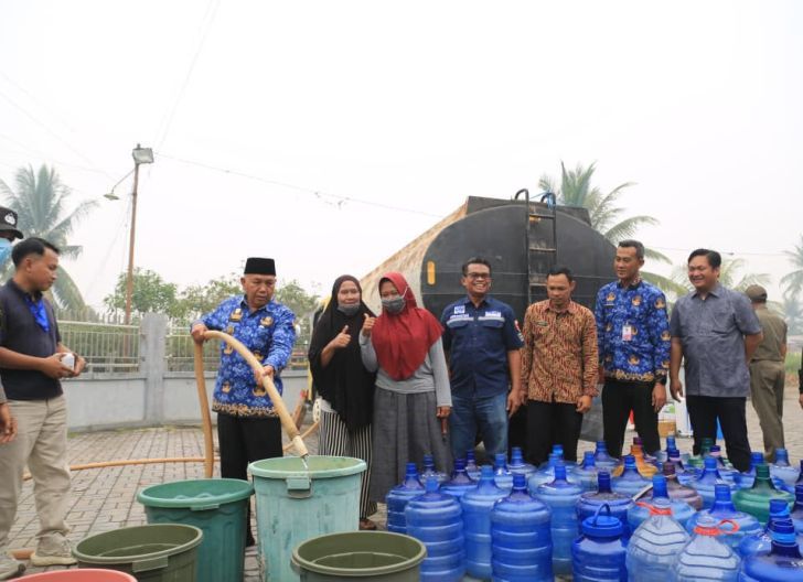 Photo of Pelindo Regional 2 Pontianak Salurkan Bantuan Air Bersih untuk Warga Terdampak Kekeringan