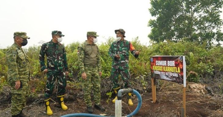 Tinjau Karhutla di Ketapang, Pangdam XII/Tpr Cek Kesiapan Sumur Bor dan Bantuan Air Bersih