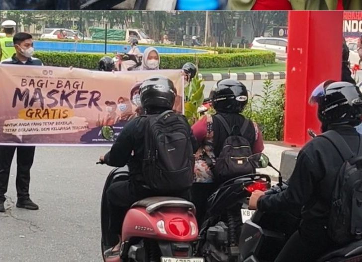 Photo of Saat Asap Menyesakkan dan Air Mengering, Imigrasi Pontianak Hadir untuk Warga