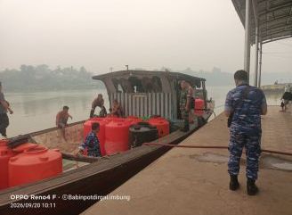 Lanud Supadio Salurkan 4.000 Liter Air Bersih Layak Konsumsi untuk Warga Kubu Padi