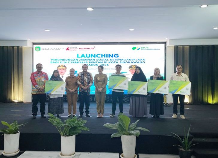 Photo of 11.017 Pekerja Rentan Singkawang Dapat Perlindungan Jaminan Sosial Ketenagakerjaan