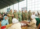 Photo of Peringati HUT ke-81 TNI, Kodam XII/Tpr Gelar Bazar Murah dan Pengobatan Gratis untuk Masyarakat